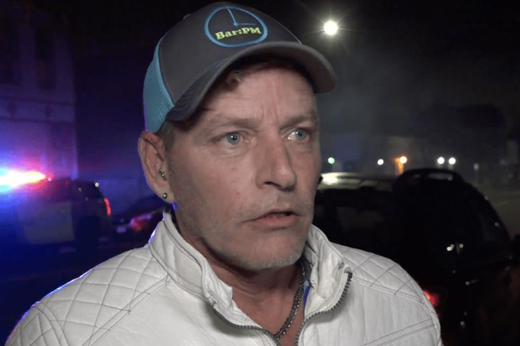 圣路易斯警察闯入同性恋酒吧并逮捕其老板