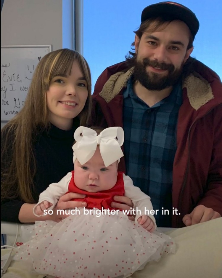 早产4个月体重仅14盎司的女婴终于及时回家过第一个圣诞节她