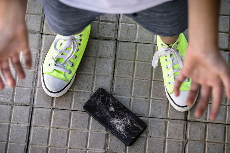 研究发现自2020年以来科技伤害增加了20千禧一代最容易发生与手机相关的事故