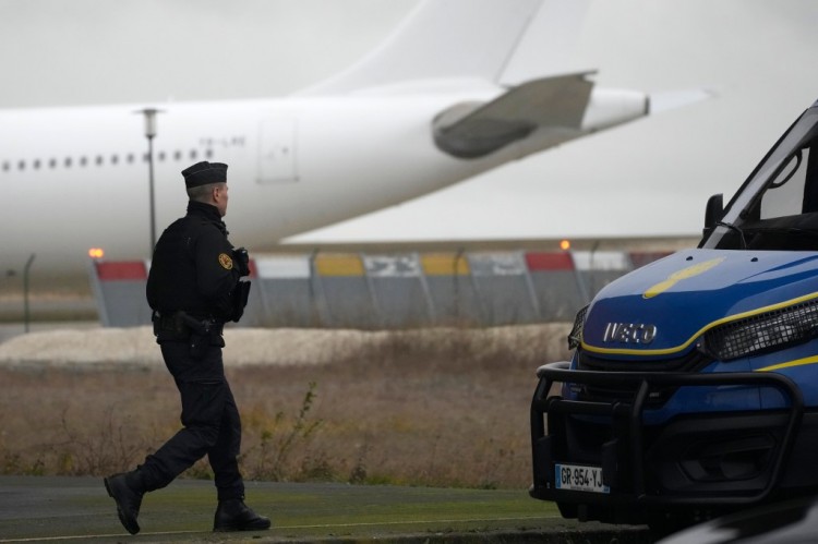 一架涉嫌贩卖人口的飞机在法国停飞
