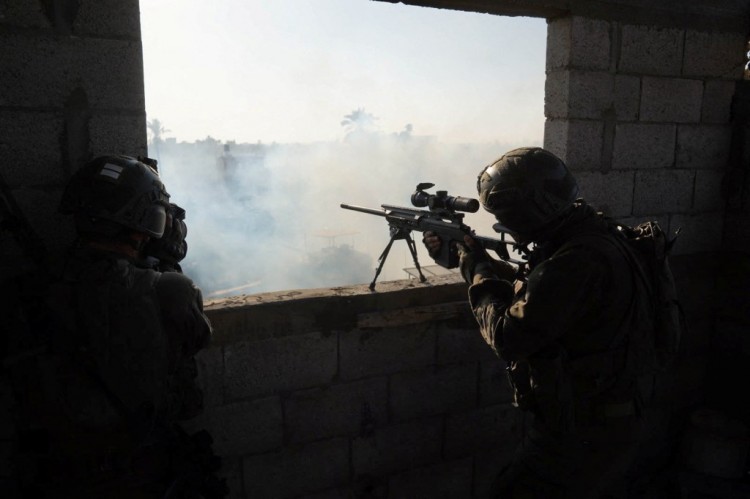 以色列施压加沙袭击通讯中断影响救援工作