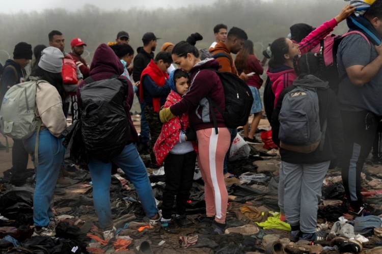 12月创纪录的276万名移民越过南部边境而且事情还没有结束