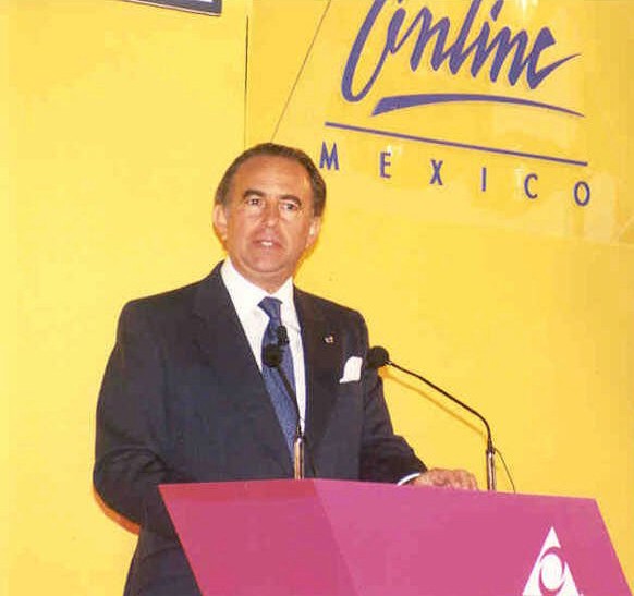 UNIVISION联合创始人古斯塔沃西斯内罗斯去世享年78岁