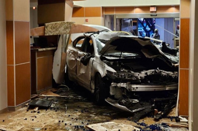 [海伦]汽车冲入德克萨斯州奥斯汀医院急诊室，造成 1 人死亡、5 人受伤