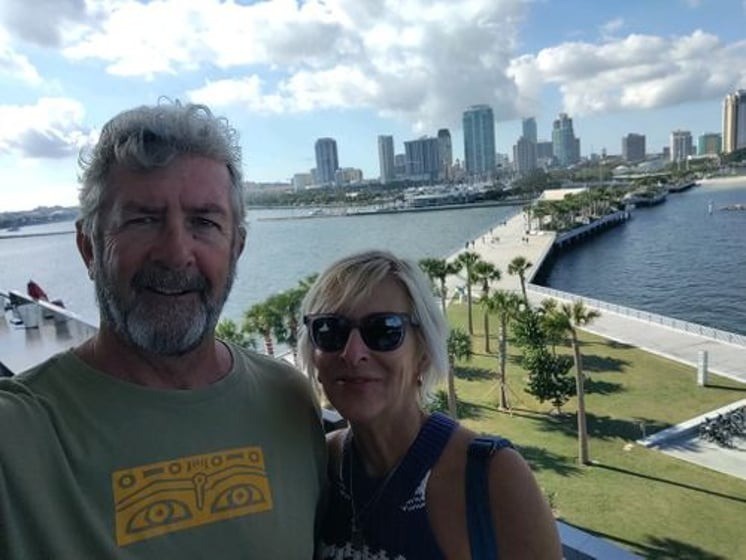 尽管有迹象表明在被盗游艇上丧生的夫妇的儿子仍然希望自己还活着