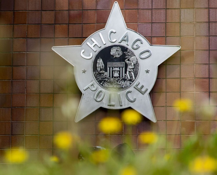 在部门允许警察改变性别后芝加哥警察起诉市政府要求其改变种族的权利