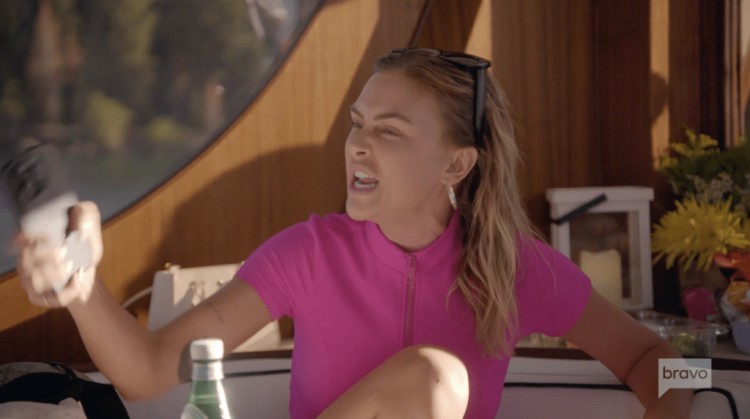 拉拉肯特LALAKENT指责汤姆桑多瓦尔TOMSANDOVAL在范德庞普规则VANDERPUMPRULES比赛中诱骗拉奎尔莱维斯RAQUELLEVISS你是S