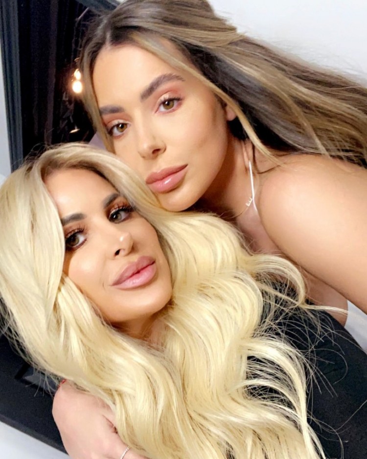 KIMZOLCIAK和KROYBIERMANN在离婚期间被勒令支付5000美元聘请父母健康评估员