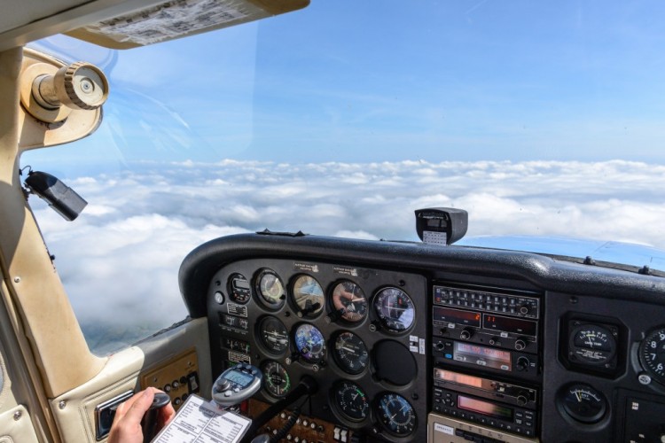 [亚伯拉罕]青少年学生飞行员在飞行途中三次试图闯入阿拉斯加航空驾驶舱：文档
